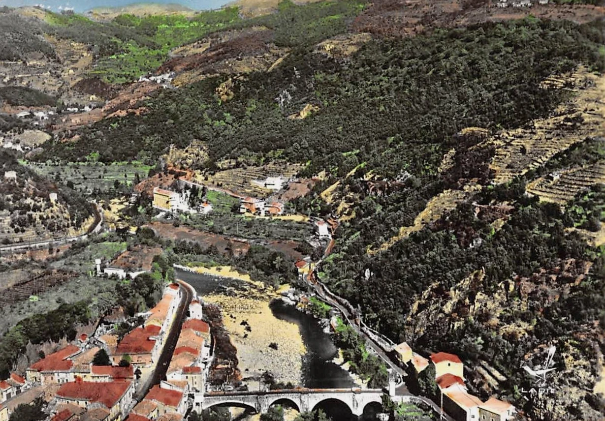 Pont de Labeaume vue aerienne (2).webp